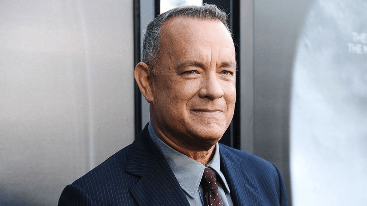 Tom Hanks as Forrest Gump on bench with box of chocolates